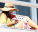 Un chiot rose veille sur Alessandra Ambrosio et son fils Noah sur une plage de Malibu, le 20 juillet 2012.