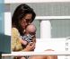 Alessandra Ambrosio et son fils Noah sur une plage de Malibu, le 20 juillet 2012.