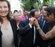 Bain de foule galvanisant pour Valérie Trierweiler et François Hollande en Avignon, le 15 juillet 2012.