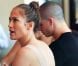 Jennifer Lopez s'offre un petit restaurant avec ses amis et son chéri Casper Smart. New York, le 24 juillet 2012.