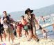 Cernée par les photographes, Paris Hilton se promène sur la plage de Pampelonne, à St-Tropez, le samedi 28 juillet 2012.