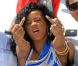  Rihanna s'amuse avec les membres de l'équipage de sin yacht le Latitude à Antibes le 29 juillet 2012 