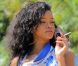 Rihanna fait une pause cigarette lorsqu'elle fait du shopping dans les rues de Monaco le 29 juillet 2012 