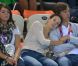 Pause câlin pour le prince Louis de Luxembourg et son épouse la princesse Tessy dans les gradins de l'Aquatics Centre de Londres le 31 juillet 2012.