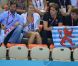 Des supporters tendres et motivés : le prince héritier Guillaume de Luxembourg et sa fiancée la comtesse Stéphanie de Lannoy dans les gradins de l'Aquatics Centre de Londres le 31 juillet 2012.