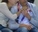 Pause câlin pour le prince Louis de Luxembourg et son épouse la princesse Tessy dans les gradins de l'Aquatics Centre de Londres le 31 juillet 2012.