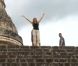 Extrait de la vidéo réalisée par Manolo Gonzalez. Sofia Vergara au sommet d'une pyramide maya juste avant sa demande en mariage