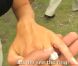 Extrait de la vidéo réalisée par Manolo Gonzalez. Sofia Vergara montre sa bague de fiançailles.