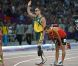 Oscar Pistorius salue la foule à l'issue de sa demi-finale conclue à la dernière place lors des Jeux olympiques de Londres le 5 août 2012