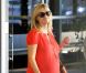 Reese Witherspoon, enceinte, fait ses courses à Santa Monica le 8 août 2012