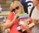 Reese Witherspoon, enceinte, fait ses courses à Santa Monica le 8 août 2012