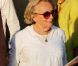 Bernadette Chirac quitte le restaurant Le Girelier, à St-Tropez, le vendredi 10 août 2012.