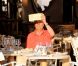 Jacques Chirac, ébloui par le soleil, déjeune à la terrasse du restaurant Le Girelier, à St-Tropez, le vendredi 10 août 2012.