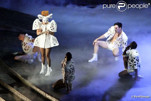 Lady Gaga en plein Born This Way Ball à Bucarest, le 16 août 2012.