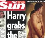 La une du tabloïd britannique  The Sun  après le scandale des photos du prince Harry nu à Las Vegas