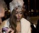 Lady Gaga signe quelques autographes devant son hôtel à Stockholm, le 29 août 2012.