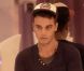 Julien, pudique, attend que Fanny lui prête attention dans Secret Story 6