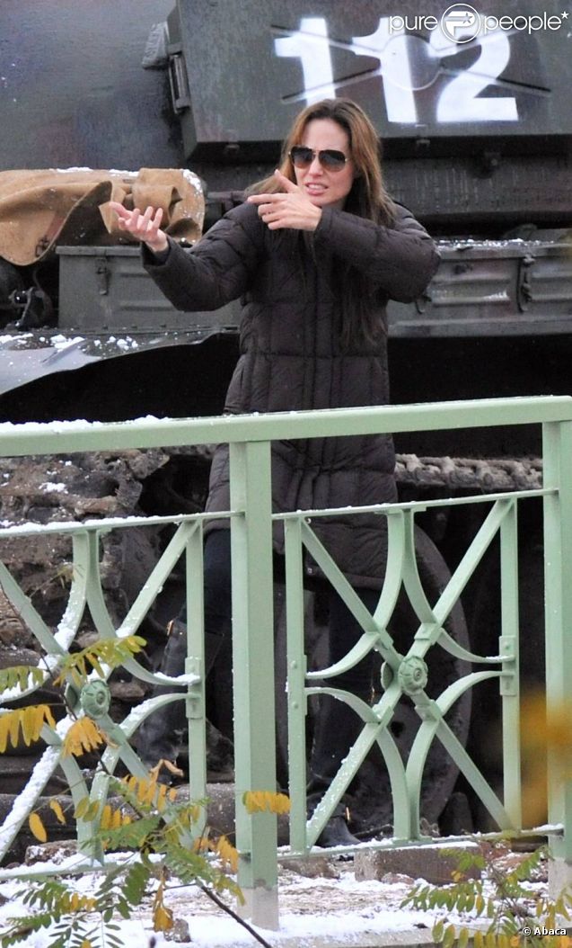 Angelina Jolie sur le tournage de sa première réalisation Au pays du sang et du meil en Hongrie en 2010