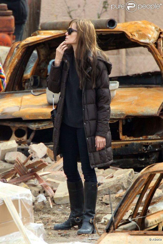 Angelina Jolie sur le tournage de sa première réalisation Au pays du sang et du meil en Hongrie en novembre 2010