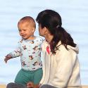 Selma Blair avec son adorable fils Arthur : Radieuse pour déjeuner sur la plage