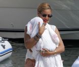 Beyoncé et Jay-Z quittent leur yacht avec leur fille Blue Ivy, le 8 septembre 2012 à Beaulieu-sur-mer