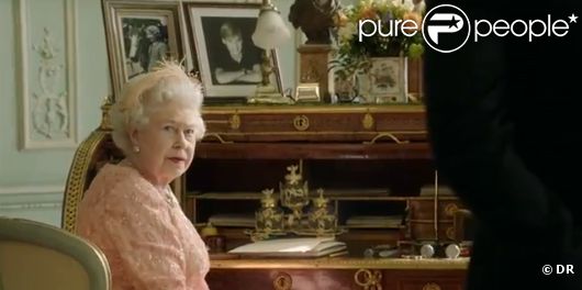 Vidéo de lancement de la cérémonie d'ouverture des Jeux Olympiques 2012, avec Elizabeth II, ses corgis et Daniel Craig - photos Purepeople