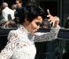 Farida Khelfa en robe de mariage Jean-Paul Gaultier devant la mairie du 17 arrondissement de Paris, le 1er septembre 2012.