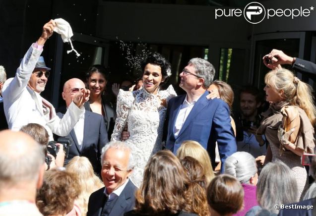 Mariage de Farida Khelfa et Henri Seydoux, sous le regard de Christian Louboutin et Arielle Dombasle, à la mairie du 17arrondissement de Paris, le 1er septembre 2012.