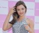 Habillée d'une robe Josh Goot et de sandales Azzedine Alaïa, Miranda Kerr rayonne en ambassadrice pour Samantha Thavasa durant son périple japonais. Tokyo, le 9 septembre 2012.