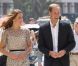 Le duc et la duchesse de Cambridge ont eu le droit à un accueil traditionnel lors de la visite du quartier de Queenstown à Singapour le 12 septembre 2012
