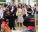 Le duc et la duchesse de Cambridge ont eu le droit à un accueil traditionnel lors de la visite du quartier de Queenstown à Singapour le 12 septembre 2012