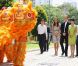 Le duc et la duchesse de Cambridge ont eu le droit à un accueil traditionnel lors de la visite du quartier de Queenstown à Singapour le 12 septembre 2012