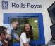 Kate Middleton lors de la visite de l'usine Rolls Royce à Singapour au cours de son voyage en Asie du sud-est en compagnie du prince William le 12 septembre 2012