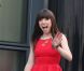 Carly Rae Jepsen arrive dans les locaux de NRJ à Paris, le 7 septembre 2012.