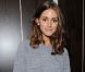 Olivia Palermo assiste au défilé Matthew Williamson printemps-été 2013, habillée d'un sweater Reiss, d'une jupe Matthew Williamson et de chaussures Elizabeth and James. Londres, le 16 septembre 2012.