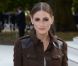 Olivia Palermo, habillée d'une veste Burberry Prorsum et d'un pantalon flare lors du défilé printemps-été 2013 de la marque britannique à Kensington Gardens. Londres, le 17 septembre 2012.