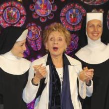 Annie Cordy à la première de <em>Sister Act</em> au Théâtre Mogador, à Paris, le 20 septembre 2012.