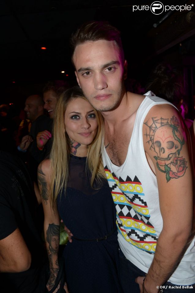 Julien et Fanny ( Secret Story 6 ), inséparables, s'éclatent au Duplex, à Paris, le vendredi 7 septembre, après la finale de Secret Story 6.