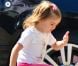 Anja accompagne sa mère Alessandra Ambrosio oour effectuer quelques achats chez Petco. Santa Monica, le 24 septembre 2012.