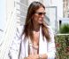 Alessandra Ambrosio, stylée dans sa fille Anja fait la grimace. Santa Monica, le 24 septembre 2012.