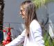 Alessandra Ambrosio embarque dans son Range Rover avec sa fille Anja saprès un passage chez Petco. Santa Monica, le 24 septembre 2012.