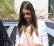 Alessandra Ambrosio, près de son Range Rover, exhibe ses jolies gambettes dans un mini-short vert pastel à Santa Monica. Le 24 septembre 2012.