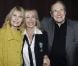 Arlette Gordon "Officier des Arts et Lettres" entre Candice Patou et son mari Robert Hossein, au club 13 à Paris le 23 septembre.