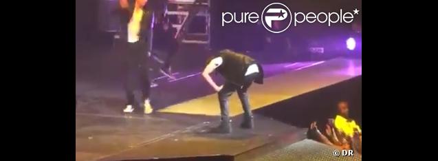 Justin Bieber, victime d'un malaise, vomit sur scène, le 29 septembre à Glendale.