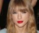 Taylor Swift, ravissante au premier rang du défilé prêt-à-porter printemps-été 2013 d'Elie Saab à l'Espace Éphémère du jardin des Tuileries. Paris, le 3 octobre 2012.