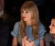 Taylor Swift applaudit le final du défilé prêt-à-porter d'Elie Saab à l'Espace Éphémère du jardin des Tuileries. Paris, le 3 octobre 2012.