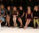Le premier rang du défilé Elie Saab prêt-à-porter printemps-été 2013, avec Taylor Swift, Virginie Ledoyen, Marie-Josée Croze, Clotilde Courau, Elsa Pataky et sa mère, et l'actrice taïwanaise Pace Wu. Paris, le 3 octobre 2012.