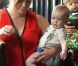 La chanteuse et actrice Hilary Duff accompagne son petit Luca à la crèche, le mercredi 3 août à Sherman Oaks.
