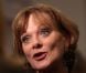 Samantha Bond était présente au rendez-vous. Vente aux enchères d'objets de la saga James Bond donnés par les acteurs de la franchise, chez Christie's, à Londres, le 5 octobre 2012