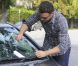 Ben Affleck et ses filles Violet et Seraphina font des courses à Los Angeles, le 6 octobre 2012. Responsable d'un léger accident de voiture, Ben Affleck n'a pas manqué de laisser un mot sur le pare-brise propriétaire.